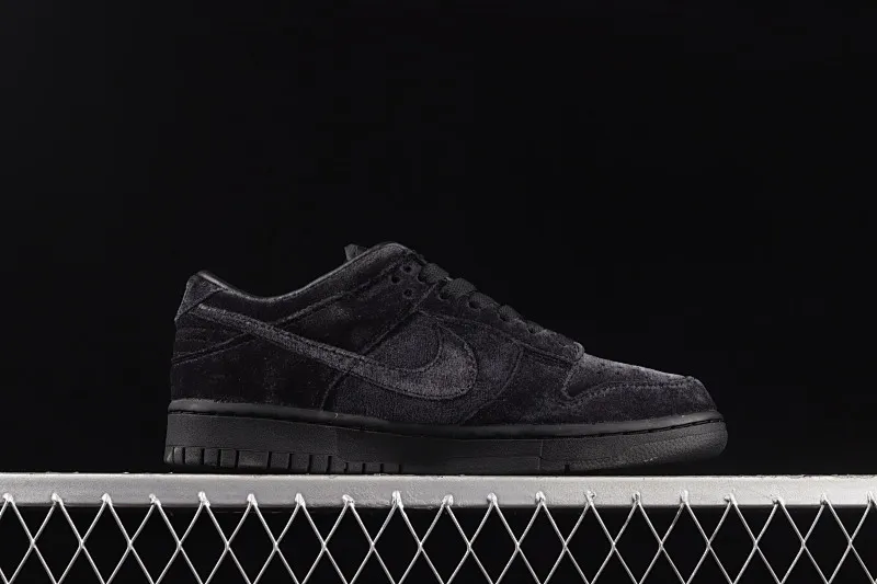 All categories Nk SB Dunk Series Nk SB Dunk Low Low-top skate shoes Pure original version Dover Street Market x Nk Dunk Low "Triple Black" Black Valentine's Day SB Dunk Series low-top skate shoes DH2686-002